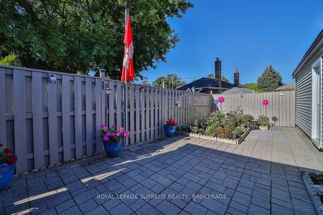 70 Bicknell Ave, House detached with 2 bedrooms, 2 bathrooms and 2 parking in Toronto ON | Image 26