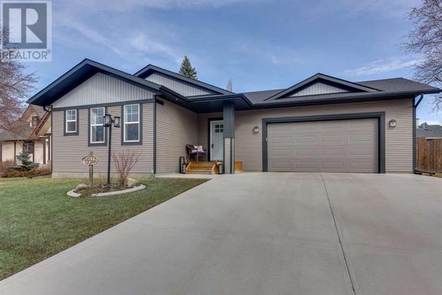 3541 44 Avenue, House detached with 4 bedrooms, 3 bathrooms and 4 parking in Red Deer AB | Card Image