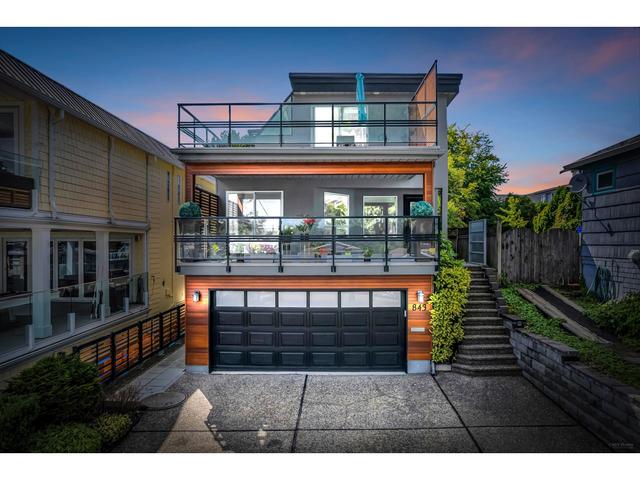 843 Parker Street, House detached with 6 bedrooms, 4 bathrooms and null parking in White Rock BC | Image 1