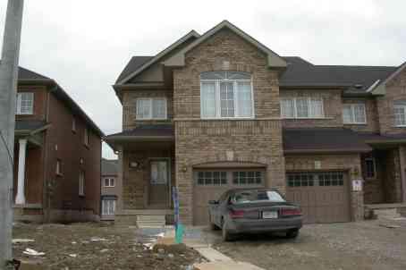 17 Amulet Cres, House attached with 4 bedrooms, 3 bathrooms and 1 parking in Richmond Hill ON | Image 1