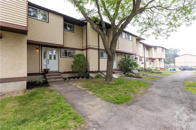 1574 Feather Lane, Townhouse with 3 bedrooms, 2 bathrooms and 1 parking in Ottawa ON | Image 2