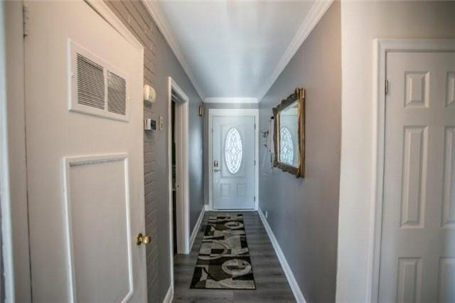 22 Sora Dr, House detached with 3 bedrooms, 1 bathrooms and 4 parking in Mississauga ON | Image 2
