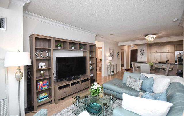 1207 - 88 Promenade Circ, Condo with 2 bedrooms, 2 bathrooms and 1 parking in Vaughan ON | Image 5