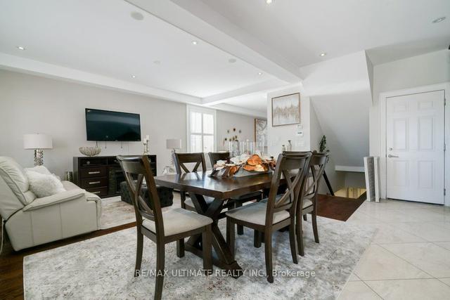 11 Blue Springs Rd, House detached with 4 bedrooms, 4 bathrooms and 4 parking in Toronto ON | Image 2