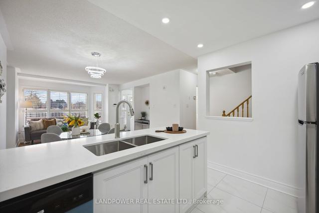 172 - 18 Clark Ave W, Townhouse with 3 bedrooms, 3 bathrooms and 2 parking in Vaughan ON | Image 4