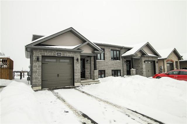 202 Bellwood Drive, Home with 3 bedrooms, 2 bathrooms and 2 parking in Cornwall ON | Image 2