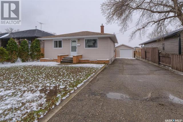 1045 Stadacona Street W, House detached with 3 bedrooms, 2 bathrooms and null parking in Moose Jaw SK | Image 26