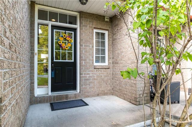 809 Schooner Crescent, Townhouse with 3 bedrooms, 3 bathrooms and 3 parking in Ottawa ON | Image 2