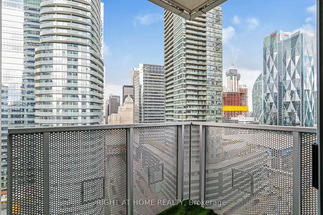 2403 - 10 York St St N, Condo with 2 bedrooms, 2 bathrooms and 1 parking in Toronto ON | Image 11