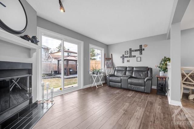 686 Morewood Crescent, House detached with 3 bedrooms, 2 bathrooms and 3 parking in Ottawa ON | Image 13