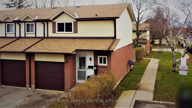 17 - 31 Parker Cres, Townhouse with 3 bedrooms, 2 bathrooms and 2 parking in Ajax ON | Image 1
