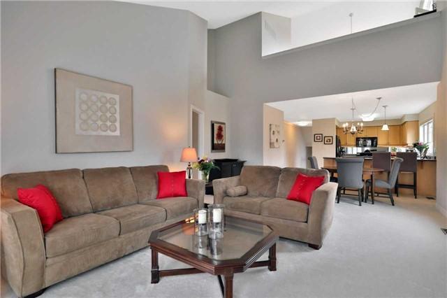 1 - 223 Rebecca St, Townhouse with 2 bedrooms, 3 bathrooms and 2 parking in Oakville ON | Image 9