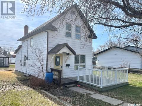 204 5th Street, House detached with 3 bedrooms, 1 bathrooms and null parking in Wilkie SK | Card Image