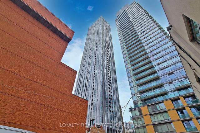 4909 - 1 Yorkville Ave, Condo with 2 bedrooms, 2 bathrooms and 1 parking in Toronto ON | Image 12
