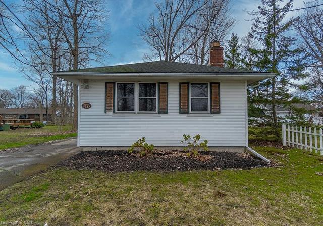 677 Lakeview Road, House detached with 2 bedrooms, 1 bathrooms and null parking in Fort Erie ON | Image 2