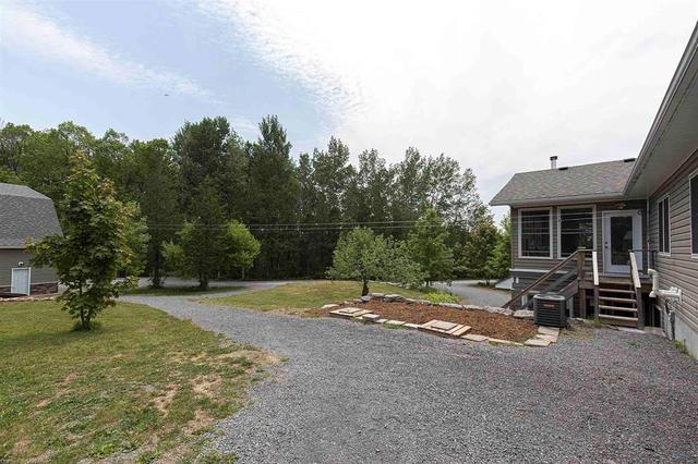 303 Old Hamburg Road, House detached with 4 bedrooms, 2 bathrooms and 22 parking in Greater Napanee ON | Image 12