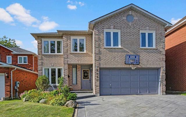 990 Silver Birch Tr, House detached with 4 bedrooms, 3 bathrooms and 3 parking in Mississauga ON | Image 1