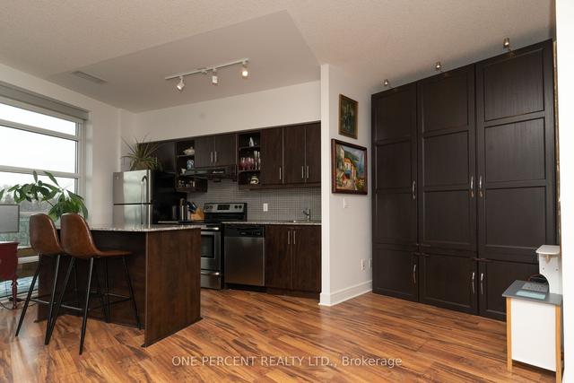 212 - 35 Brian Peck Cres, Condo with 2 bedrooms, 2 bathrooms and 1 parking in Toronto ON | Image 3