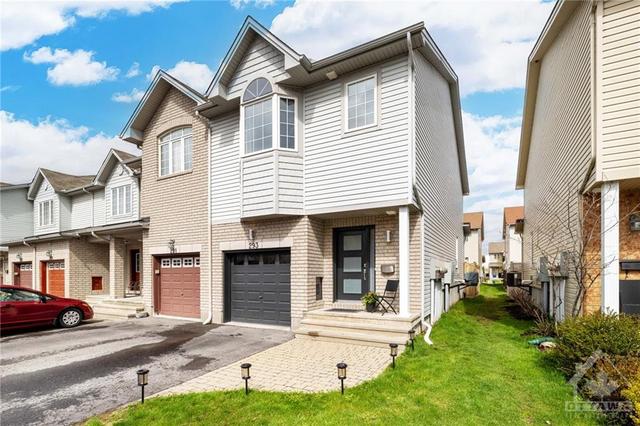 293 Macoun Circle, Townhouse with 3 bedrooms, 3 bathrooms and 3 parking in Ottawa ON | Image 2