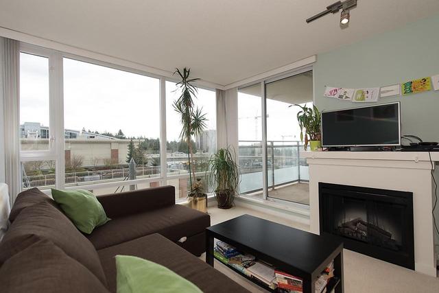 609 - 9888 Cameron Street, Condo with 1 bedrooms, 1 bathrooms and 1 parking in Burnaby BC | Card Image