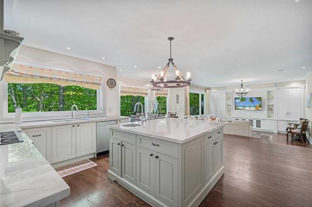 25 Sifton Crt, House detached with 4 bedrooms, 8 bathrooms and 9 parking in Toronto ON | Image 8