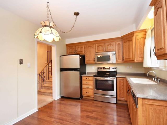 55 Ladore Dr, House detached with 4 bedrooms, 2 bathrooms and 6 parking in Brampton ON | Image 2