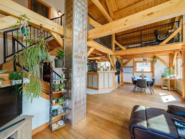 2360 Trans Canada Highway N, House detached with 4 bedrooms, 2 bathrooms and null parking in Columbia Shuswap A BC | Image 6