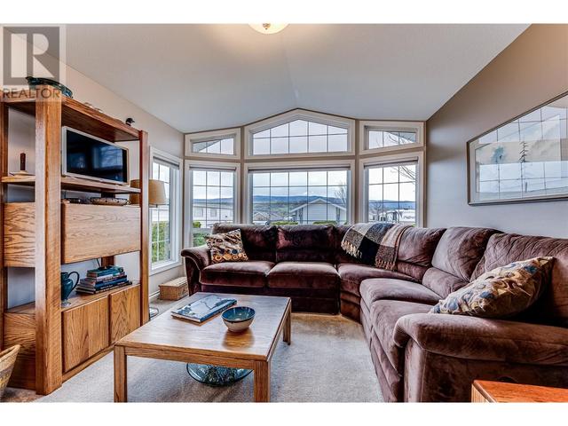 137 - 8000 Highland Road, Home with 1 bedrooms, 1 bathrooms and null parking in North Okanagan B BC | Image 2