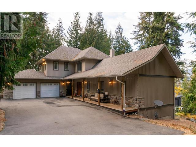 2611 Duncan Road, House detached with 5 bedrooms, 3 bathrooms and 2 parking in Columbia Shuswap C BC | Image 1
