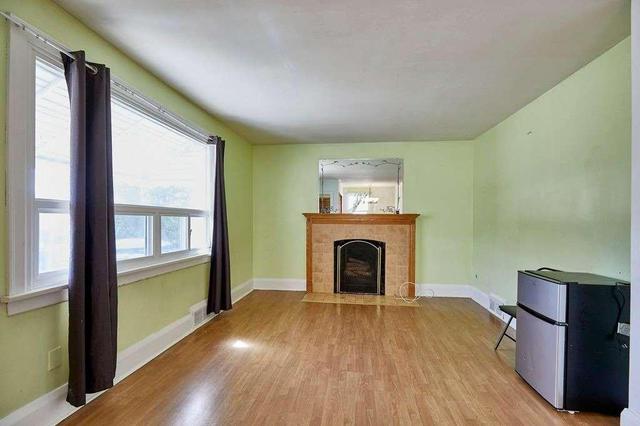 2946 St Clair Ave E, House detached with 4 bedrooms, 2 bathrooms and 3 parking in Toronto ON | Image 8