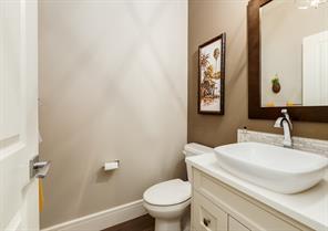 19 Cranbrook Landing Se, Home with 3 bedrooms, 2 bathrooms and 4 parking in Calgary AB | Image 2