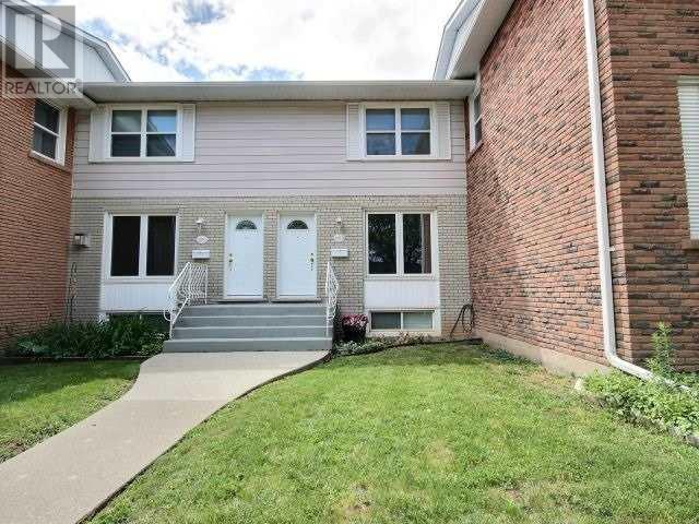 2111d Meadowbrooke Rd, Townhouse with 2 bedrooms, 2 bathrooms and 1 parking in Burlington ON | Image 1