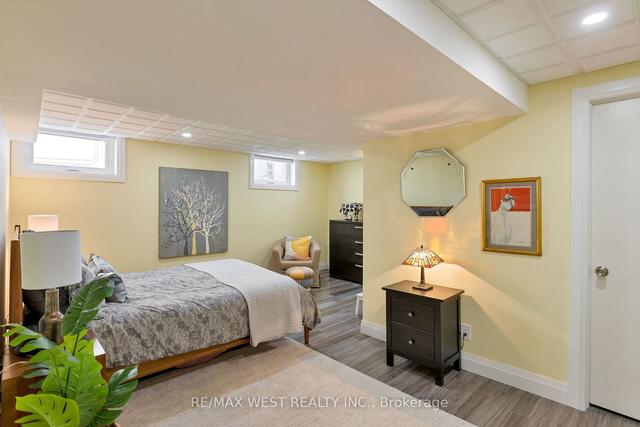 70 Thirty Ninth St, House detached with 2 bedrooms, 2 bathrooms and 1 parking in Toronto ON | Image 26
