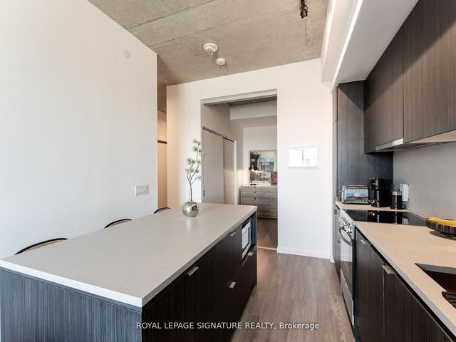 704 - 7 Smith Cres, Condo with 2 bedrooms, 2 bathrooms and 1 parking in Toronto ON | Image 2