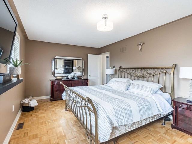 8 Regal Pine Crt, House detached with 4 bedrooms, 4 bathrooms and 6 parking in Vaughan ON | Image 17