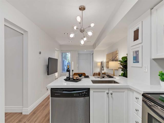 th725 - 10 Laidlaw St, Townhouse with 1 bedrooms, 1 bathrooms and 0 parking in Toronto ON | Image 2
