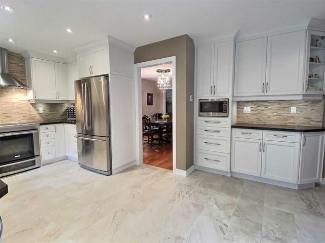 22 Cady Crt, House detached with 4 bedrooms, 3 bathrooms and 8 parking in Aurora ON | Image 18