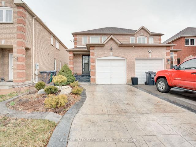 70 Herkes Dr, House semidetached with 3 bedrooms, 2 bathrooms and 3 parking in Brampton ON | Image 1