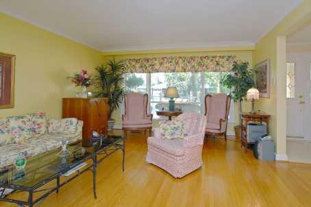 86 Regency Sq, House detached with 3 bedrooms, 2 bathrooms and 4 parking in Toronto ON | Image 2