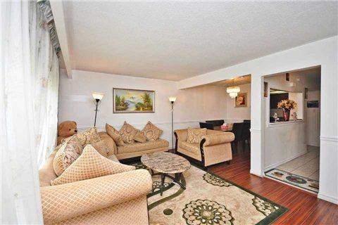 7269 Sills Rd, House semidetached with 3 bedrooms, 2 bathrooms and 4 parking in Mississauga ON | Image 3