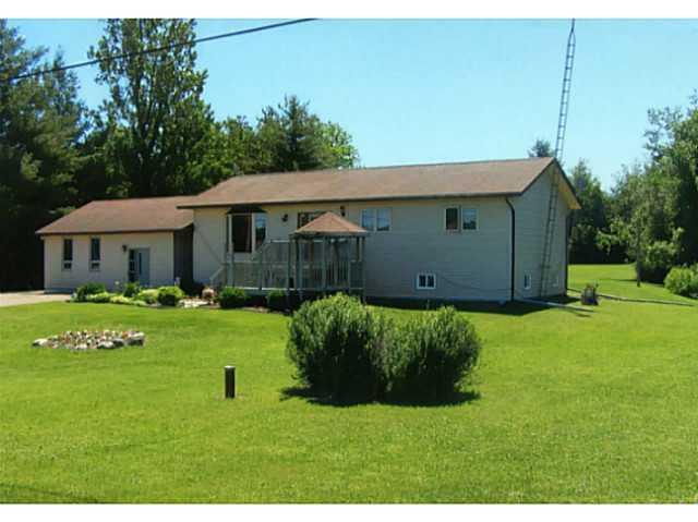 8561 Main St, House detached with 4 bedrooms, 2 bathrooms and null parking in Penetanguishene ON | Image 2