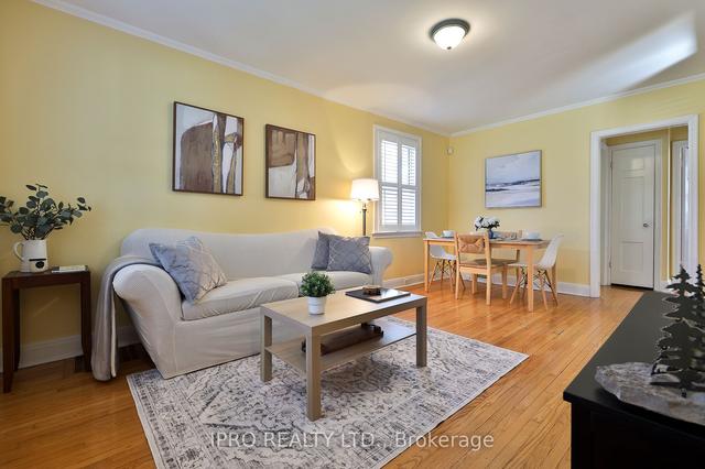 126 Hillside Ave, House detached with 2 bedrooms, 1 bathrooms and 2 parking in Toronto ON | Image 26