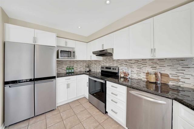 27 Kayla Cres, House detached with 3 bedrooms, 4 bathrooms and 5 parking in Vaughan ON | Image 5