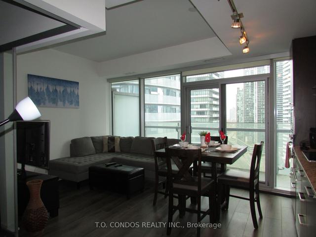 1901 - 12 York St, Condo with 1 bedrooms, 1 bathrooms and 0 parking in Toronto ON | Image 3