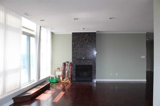 uph02 - 1 Clark Ave, Condo with 4 bedrooms, 3 bathrooms and 1 parking in Vaughan ON | Image 4