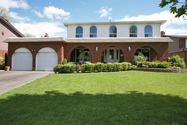 1216 Willowbrook Dr, House detached with 4 bedrooms, 4 bathrooms and null parking in Oakville ON | Image 1
