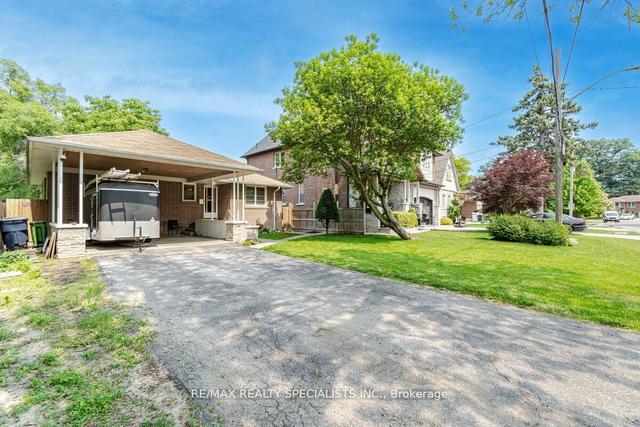 3 Allan Park Rd, House detached with 2 bedrooms, 2 bathrooms and 6 parking in Toronto ON | Image 12