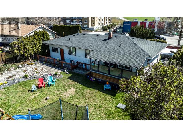 740 Glenmore Drive, House detached with 4 bedrooms, 2 bathrooms and 1 parking in Kelowna BC | Image 6