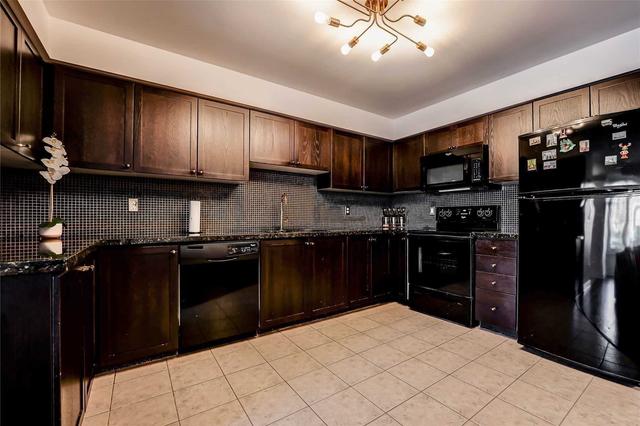 3 - 51 Hays Blvd, Townhouse with 2 bedrooms, 2 bathrooms and 2 parking in Oakville ON | Image 4