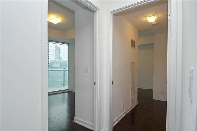 1001 - 14 York St, Condo with 3 bedrooms, 2 bathrooms and 1 parking in Toronto ON | Image 12